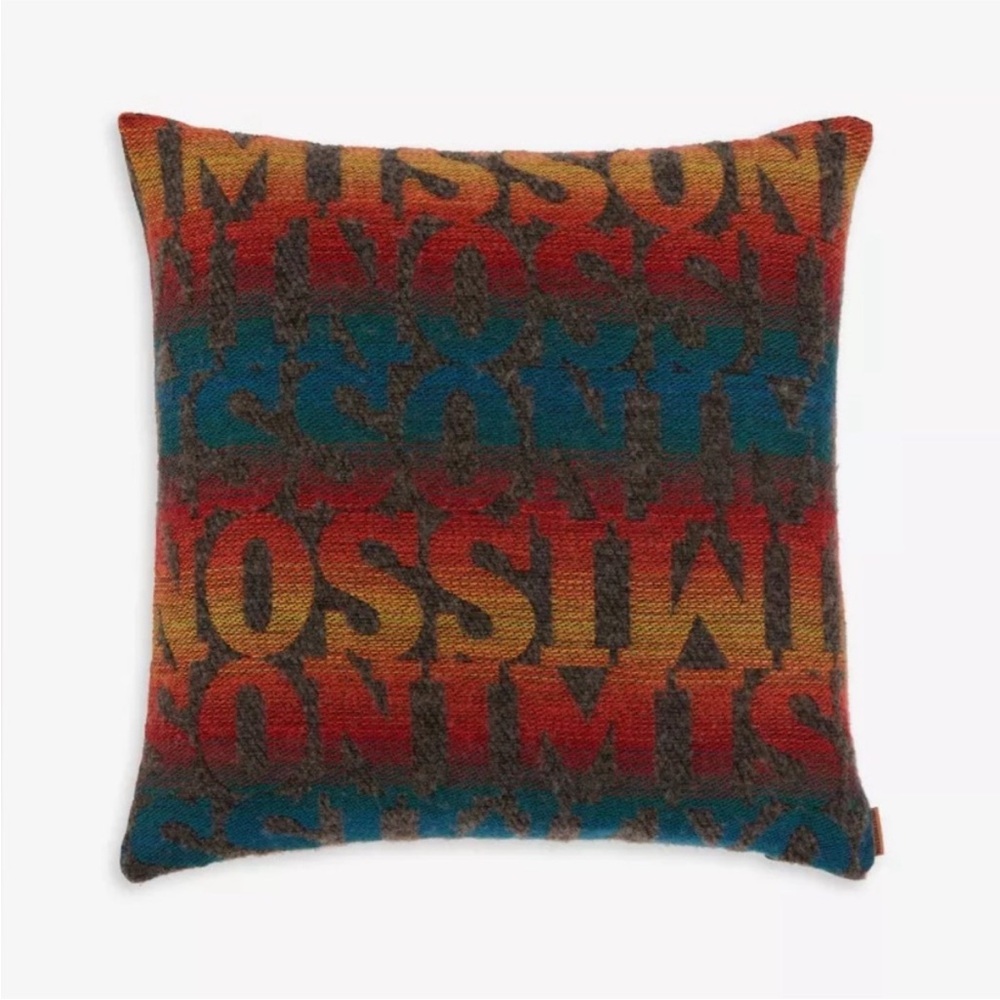 Missoni Home cushion
Bertold.40x40 sm.